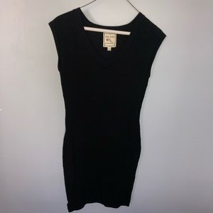 V neck black cotton/form fitting quarter sleeve midi dress